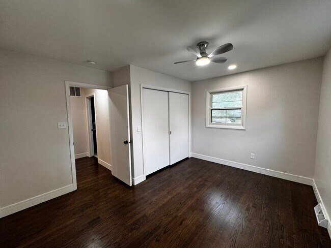 Building Photo - 212 Belmont Ct