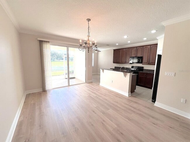 Building Photo - 190 Riverview Bend S