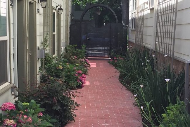 Walkway out to G Street - 1321 G St
