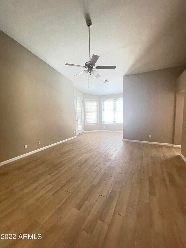 Building Photo - 658 N Poplar Ct