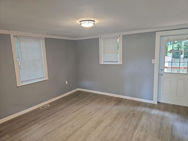 Building Photo - 2 Bed 1.5 bath house in Cayce