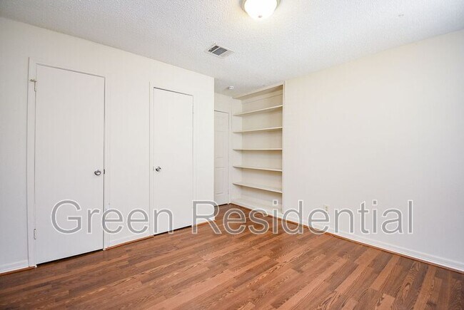 Building Photo - 11366 Oakcenter Dr