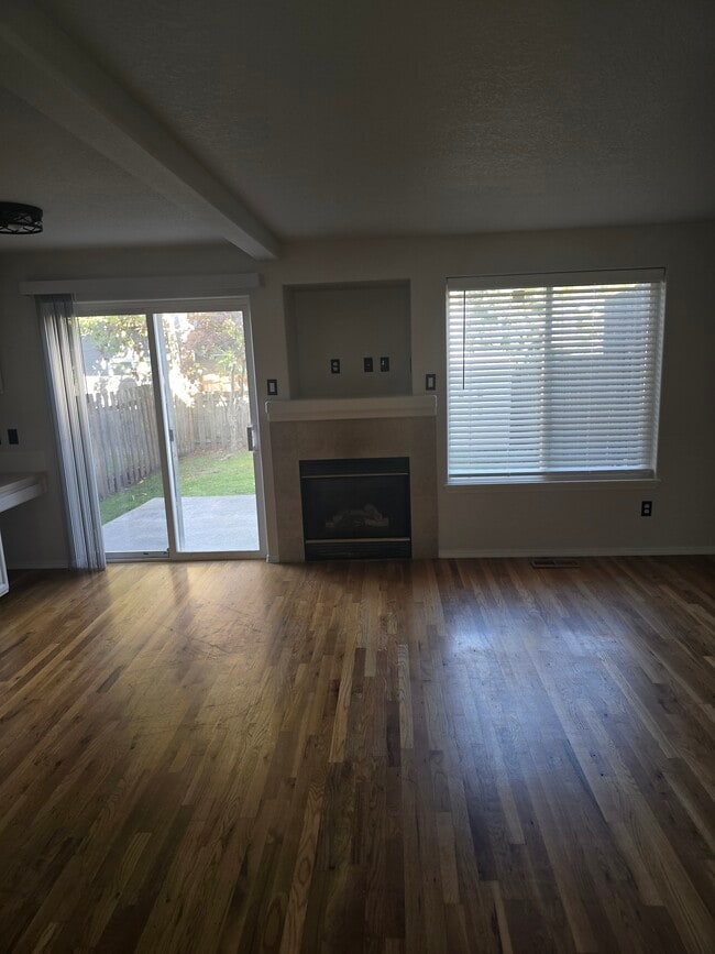 Building Photo - 222 W Hereford St