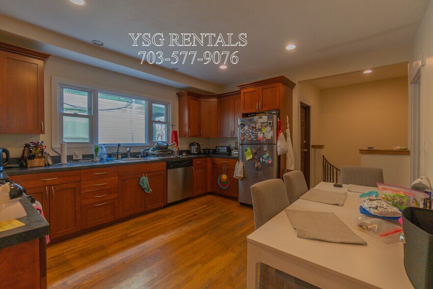 Building Photo - 364 Highland Ave