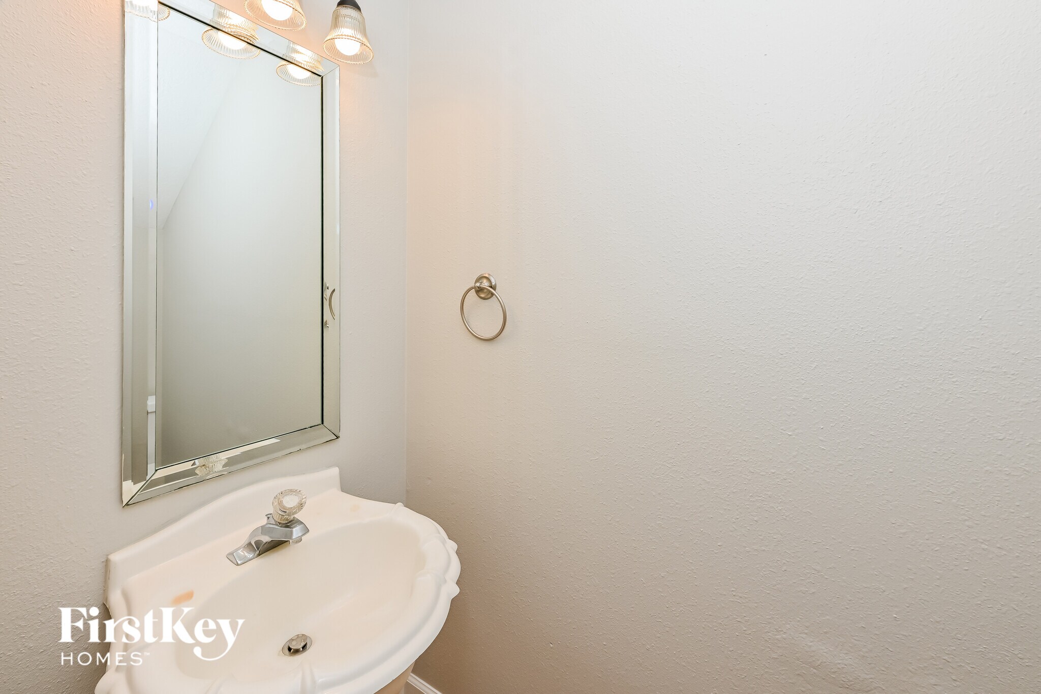 Building Photo - 1402 Green Tree Dr