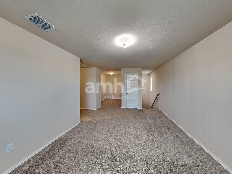 Building Photo - 747 Red Barn Bnd