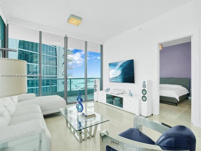 Building Photo - 900 Biscayne