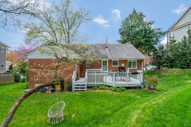 Building Photo - 3 BD 3 BA Mid-century Ranch in Arlington