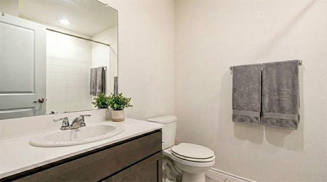 Building Photo - 315 Pine Hollow Way