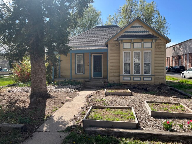 Building Photo - Charming 2-Bedroom Home Downtown Available...