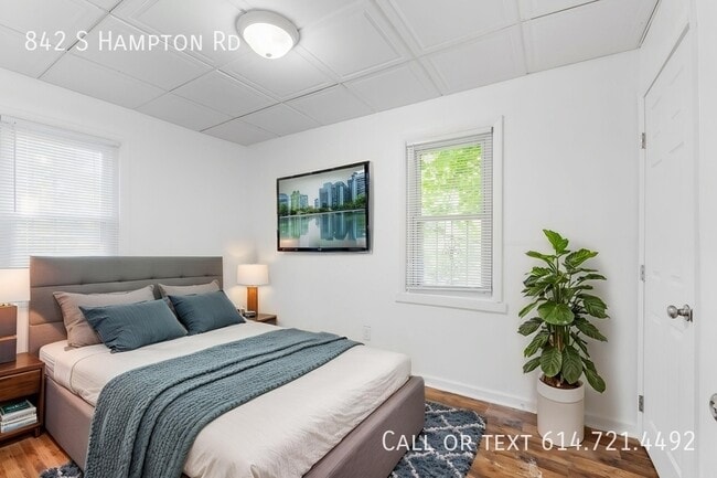 Primary Photo - 842 S Hampton Rd