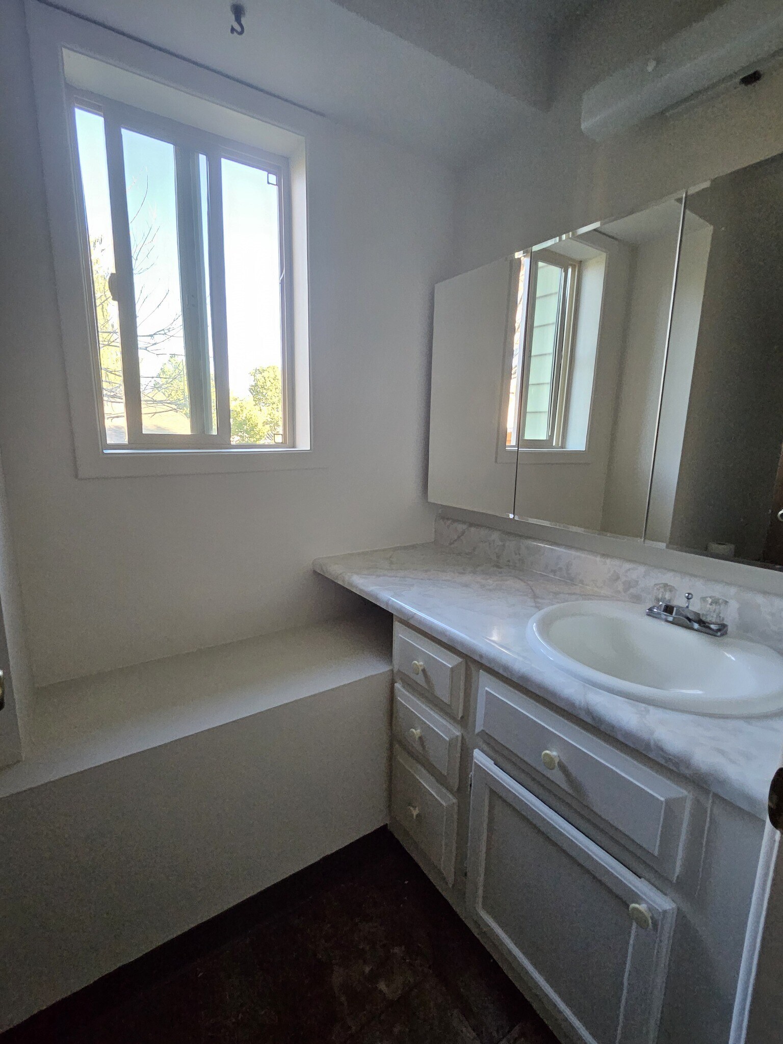 2 bed/1.5 bath with garage - 1935 Edwards Dr