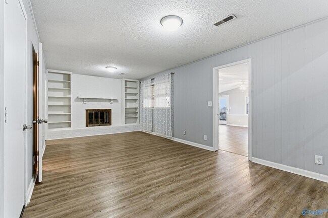 Building Photo - 11303 Mountain Crest Dr SE