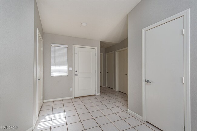 Building Photo - 533 Trocadero St