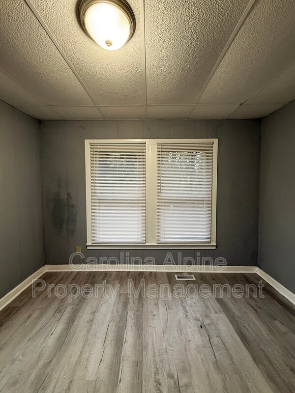 Building Photo - 109 Pine Ave