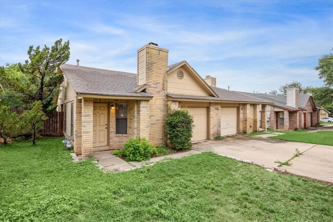 Building Photo - 702 Rollingway Dr