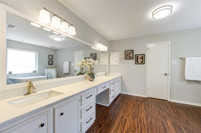 Building Photo - 12147 Ella Lee Ln