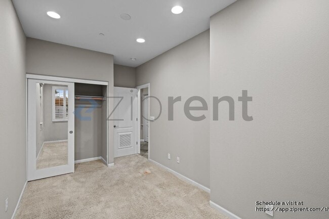 Building Photo - 137 Burbank St