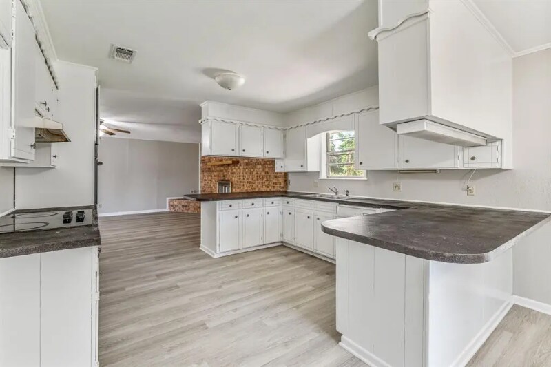 Building Photo - 1016 N Meadowlark Ln