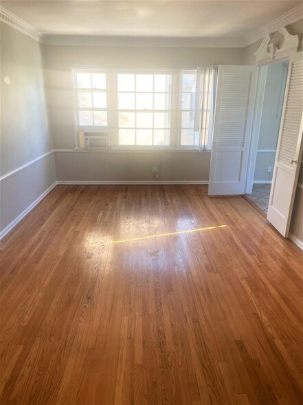 Building Photo - 225 S Gale Dr