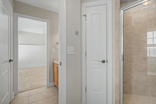 Building Photo - Spacious and Move-in Ready 4-Bedroom in Cary!