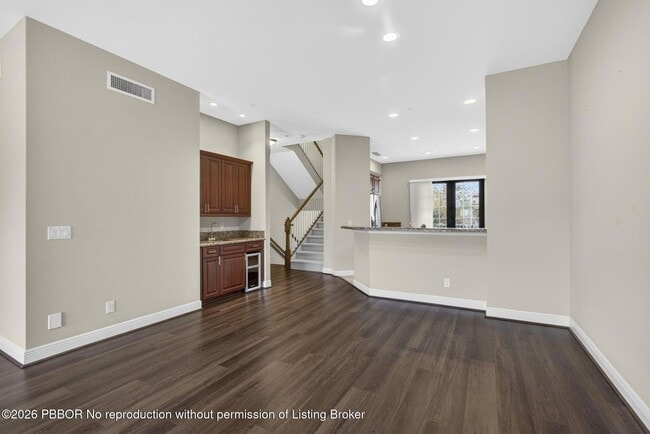 Building Photo - 803 del Sol Cir