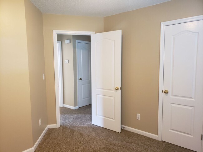 Building Photo - Rent Ready in New Market