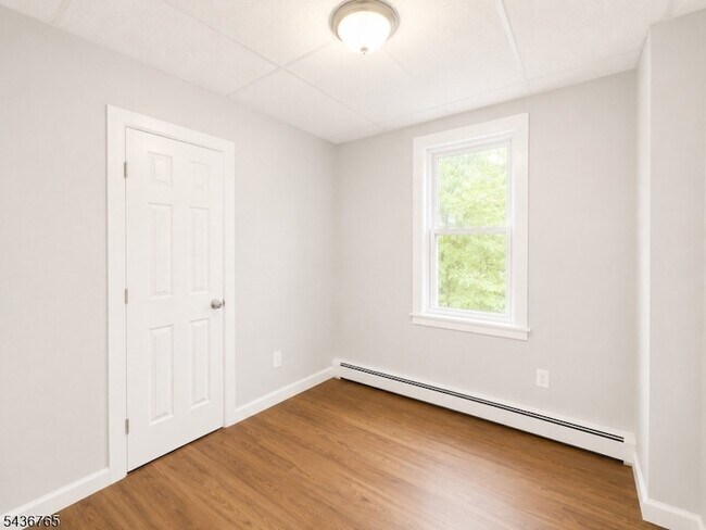 Building Photo - 427 Totowa Ave