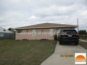 Building Photo - Fenced Yard Osceola County