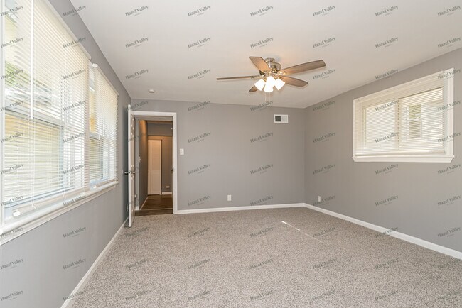 Building Photo - 3345 Suncrest Ave