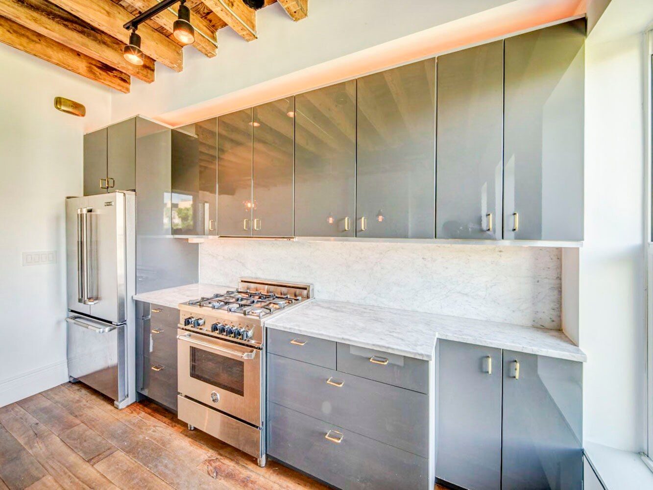 Kitchen - 607 Hancock St