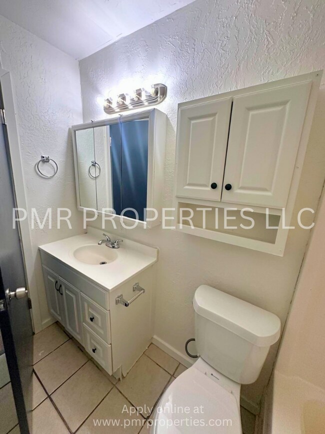 Building Photo - 4 Bedrooms - 1.5 Bathroom House