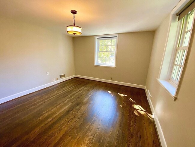 Building Photo - Stunning 4 Bed/3.5 Bath Historic Home - Be...
