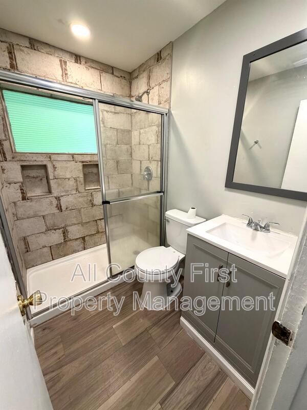 Building Photo - 1623 Sherrill Dr