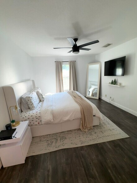 Building Photo - 1146 NE Coy Senda