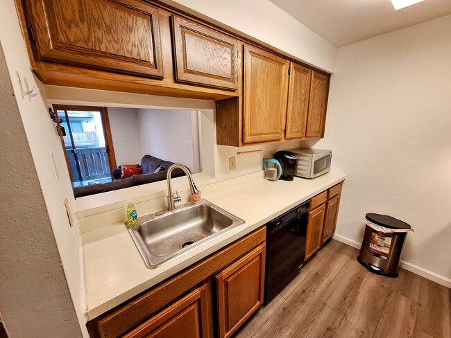 Kitchen - 1015 Ravens Crest Dr