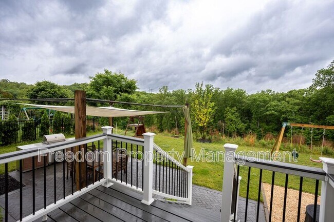 Building Photo - 2425 Morgans Point Dr