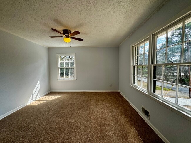 Building Photo - 215 Rivermont Rd