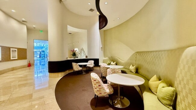 Building Photo - FURNISHED Modern 1BR + Den/1BA w/ Breathta...