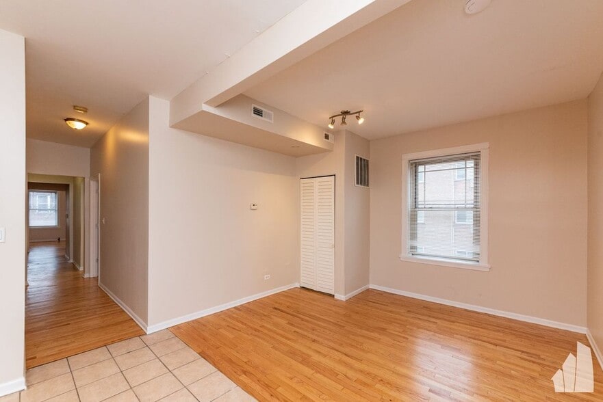 Building Photo - 7505 N Greenview Ave