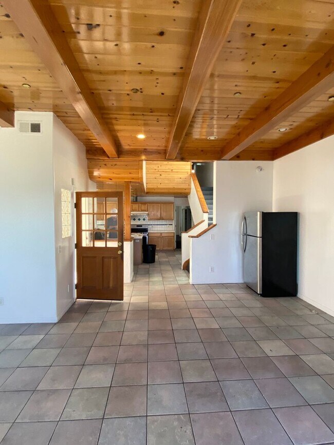 Building Photo - 6579 Del Playa Dr