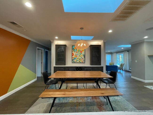 Building Photo - 619 Santa Florita Ave