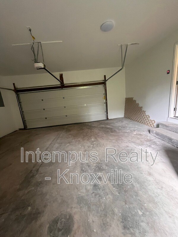 Building Photo - 228 Duzane Dr