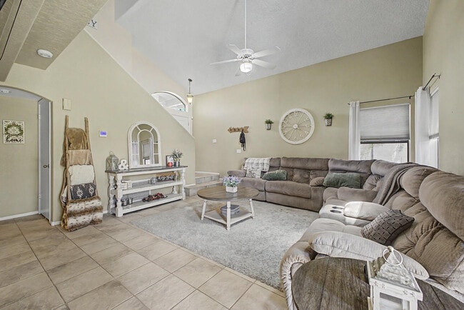 Building Photo - 761 E Rosemonte Dr
