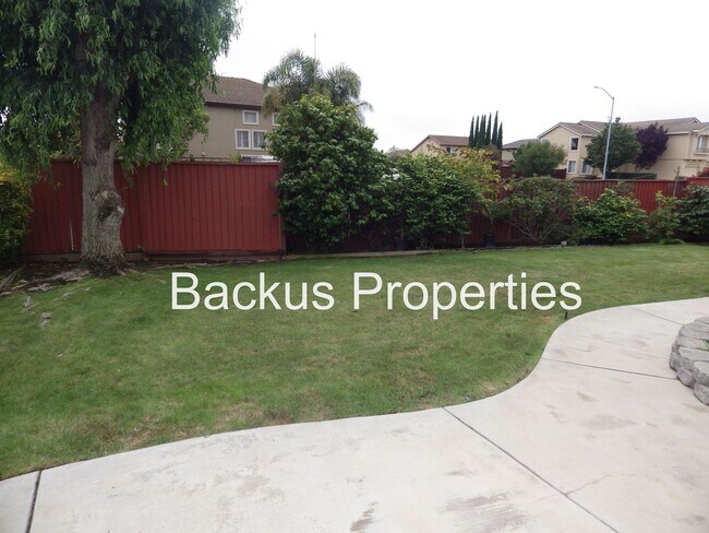 Building Photo - Wonderful Five Bedroom Home on Faulkner St...