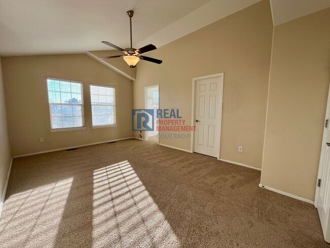 Building Photo - 5225 Deephaven Ct