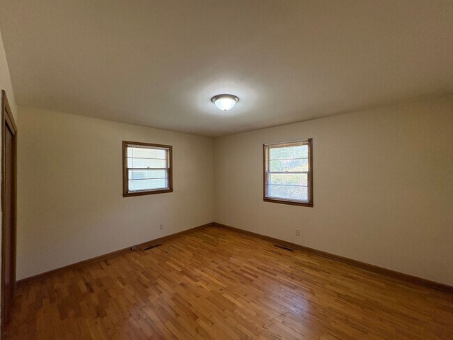 Building Photo - 2048 S Fairway Ave