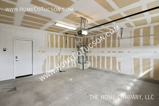 Building Photo - 34584 S Bronco Dr
