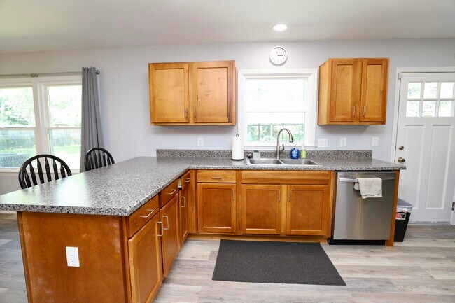 Building Photo - 6 Hilliard Dr