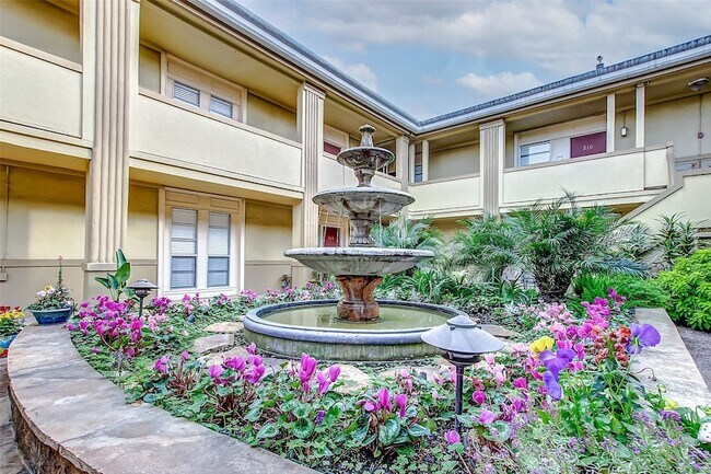 Building Photo - 4727 W Alabama St